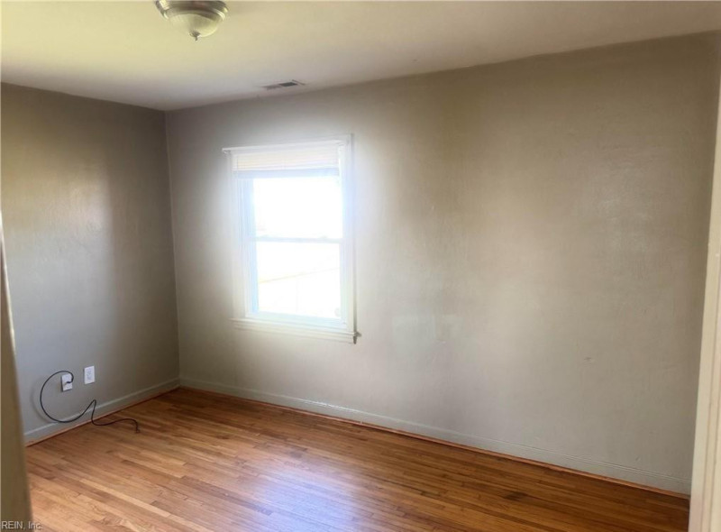 Photo 6 of 17 residential for sale in Hampton virginia
