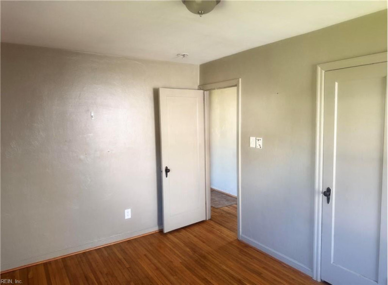 Photo 7 of 17 residential for sale in Hampton virginia