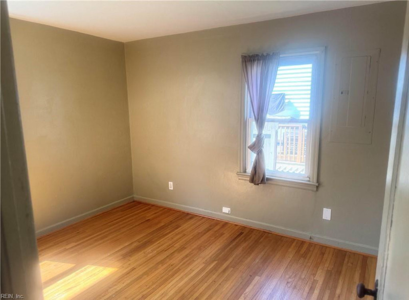 Photo 8 of 17 residential for sale in Hampton virginia