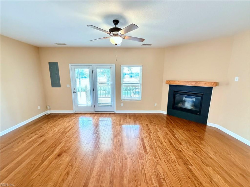 Photo 17 of 50 residential for sale in Portsmouth virginia