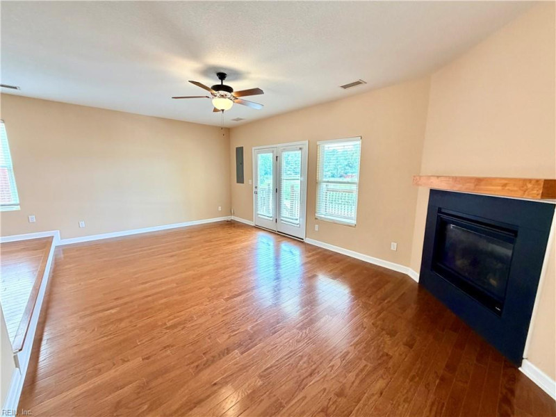 Photo 18 of 50 residential for sale in Portsmouth virginia