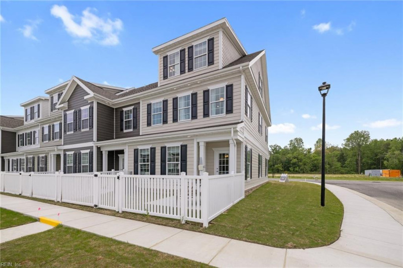 Photo 3 of 29 residential for sale in Chesapeake virginia