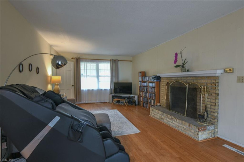 Photo 11 of 40 residential for sale in Virginia Beach virginia