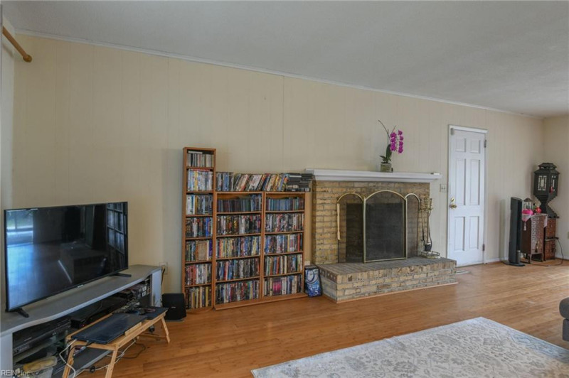 Photo 12 of 40 residential for sale in Virginia Beach virginia