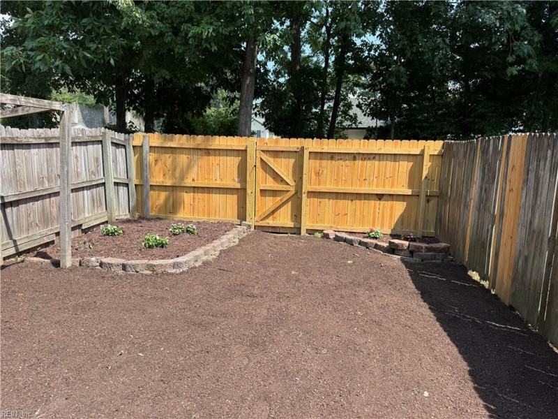 Photo 4 of 15 residential for sale in Hampton virginia