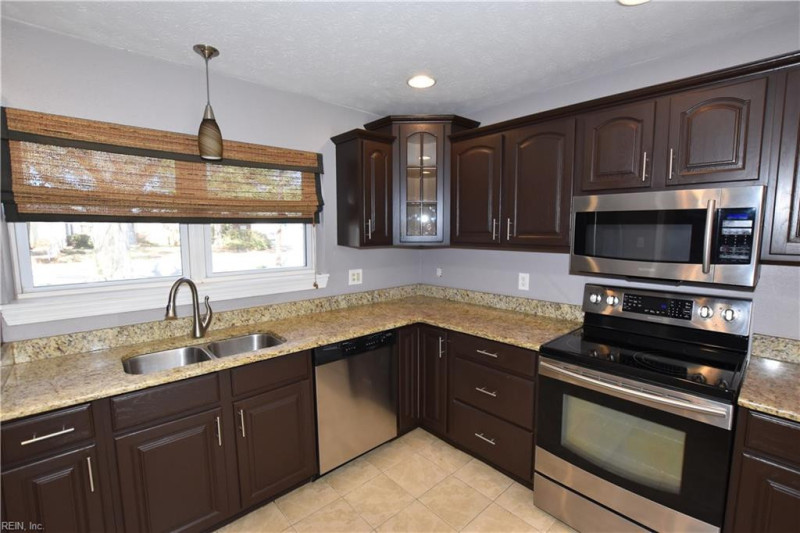 Photo 6 of 33 residential for sale in Hampton virginia