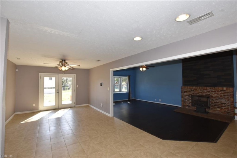 Photo 8 of 33 residential for sale in Hampton virginia