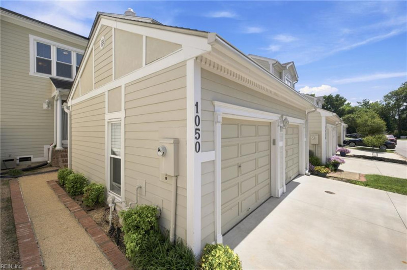 Photo 3 of 46 residential for sale in Virginia Beach virginia