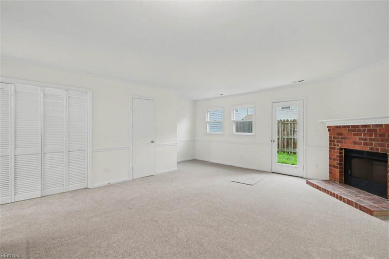 Photo 13 of 36 residential for sale in York County virginia