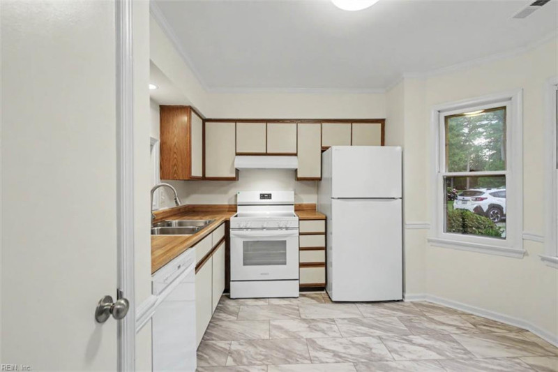 Photo 16 of 36 residential for sale in York County virginia