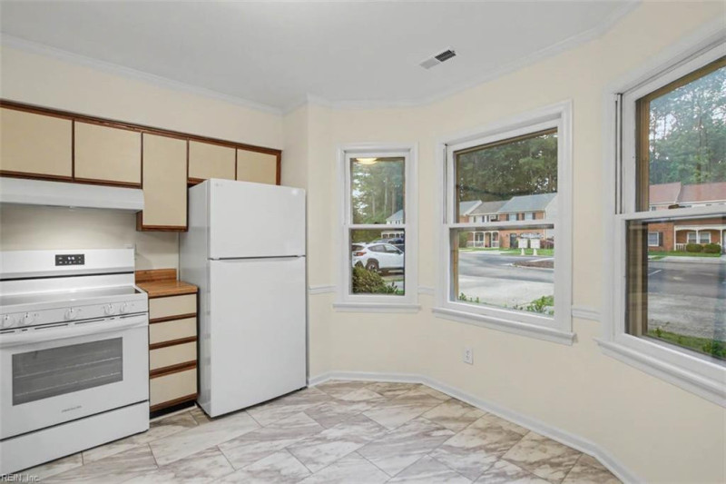 Photo 17 of 36 residential for sale in York County virginia