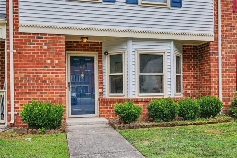 Photo 4 of 36 residential for sale in York County virginia
