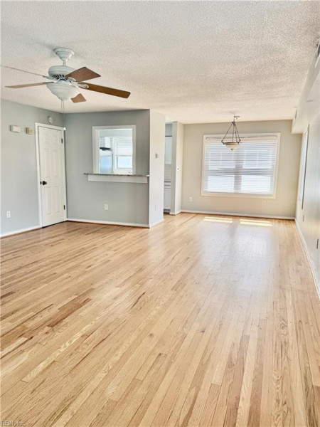 Photo 4 of 36 residential for sale in Virginia Beach virginia