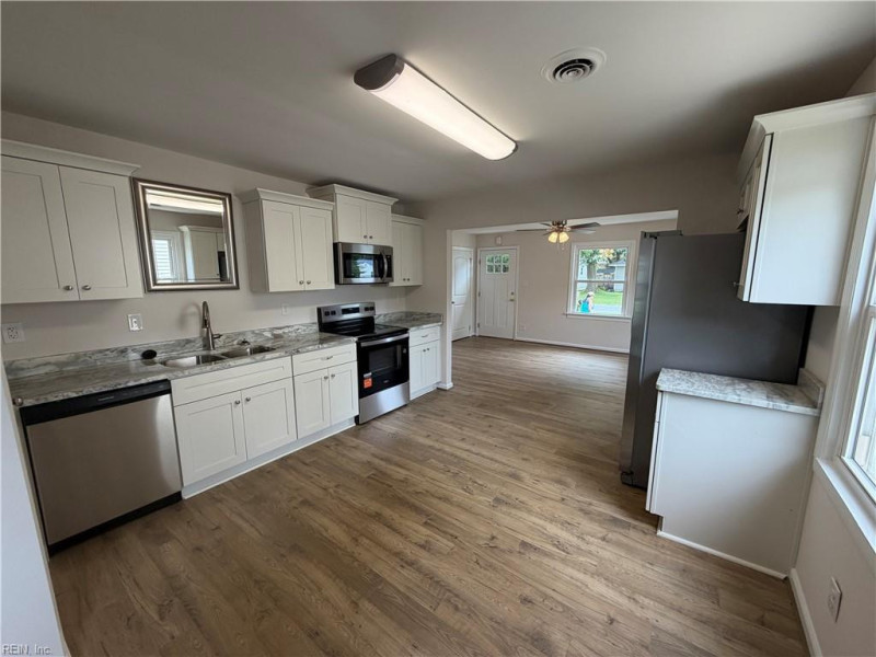 Photo 4 of 15 residential for sale in Chesapeake virginia