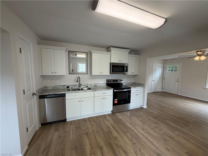 Photo 5 of 15 residential for sale in Chesapeake virginia