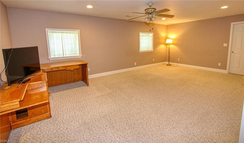 Photo 17 of 28 residential for sale in James City County virginia