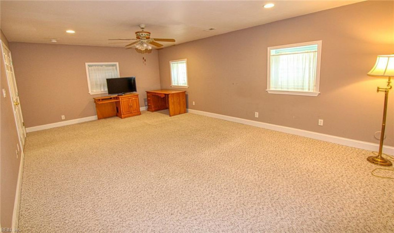 Photo 18 of 28 residential for sale in James City County virginia