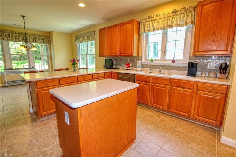 Photo 3 of 28 residential for sale in James City County virginia