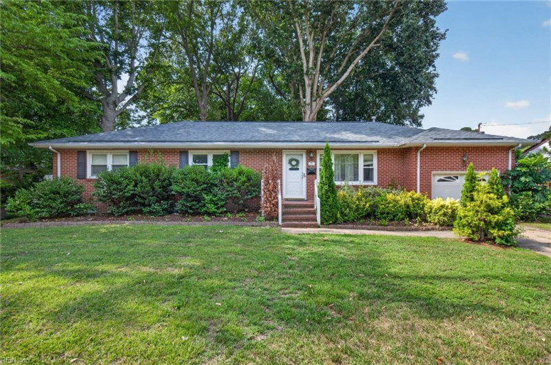 Photo 1 of 32 residential for sale in Hampton virginia