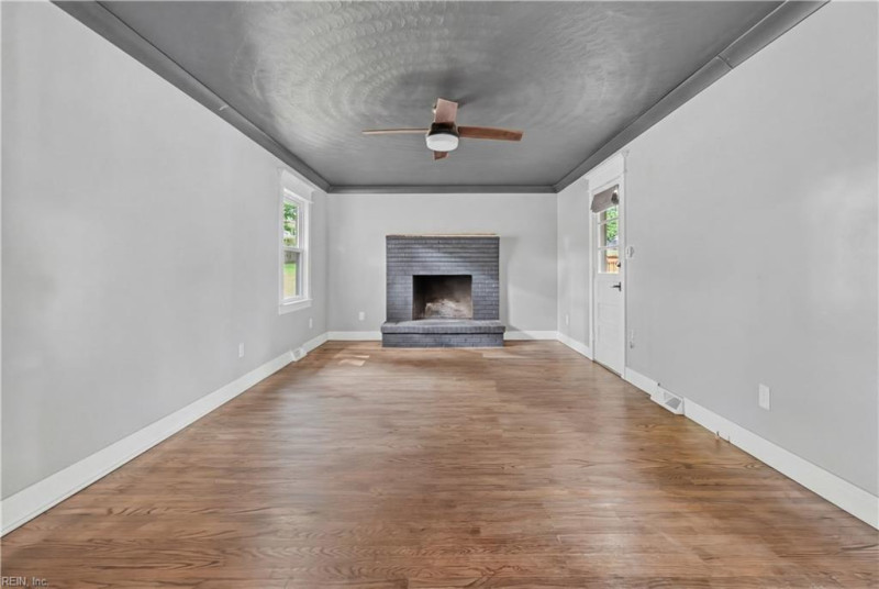 Photo 11 of 32 residential for sale in Hampton virginia