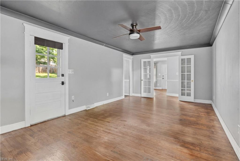 Photo 12 of 32 residential for sale in Hampton virginia