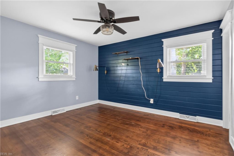 Photo 14 of 32 residential for sale in Hampton virginia