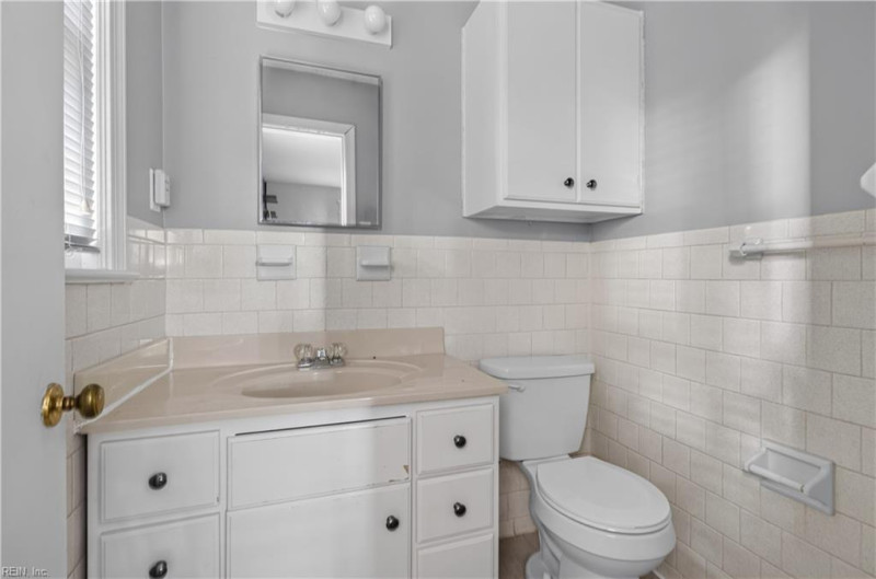 Photo 17 of 32 residential for sale in Hampton virginia