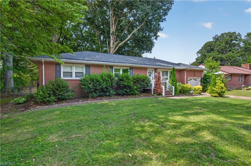 Photo 3 of 32 residential for sale in Hampton virginia