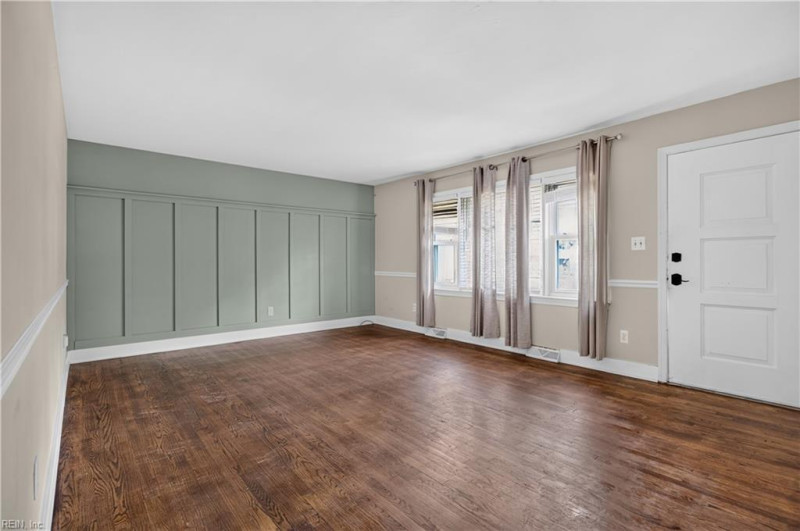 Photo 5 of 32 residential for sale in Hampton virginia