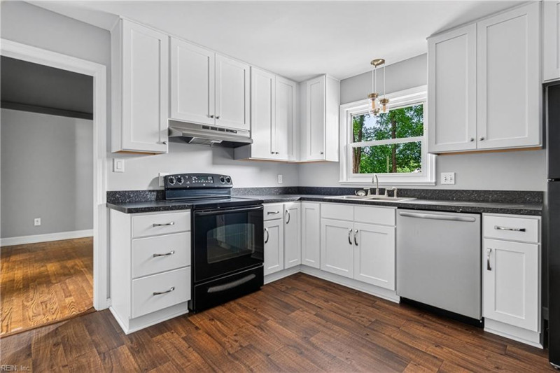 Photo 7 of 32 residential for sale in Hampton virginia