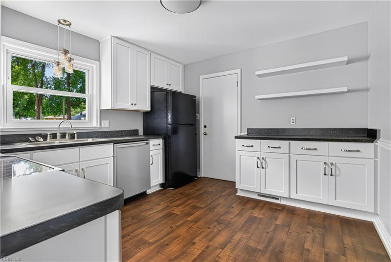 Photo 8 of 32 residential for sale in Hampton virginia