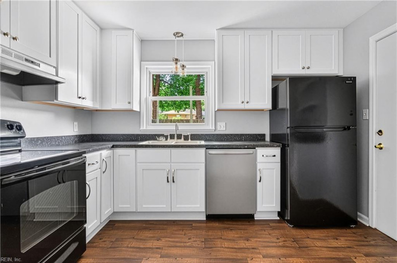 Photo 9 of 32 residential for sale in Hampton virginia