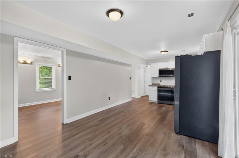 Photo 10 of 32 residential for sale in Hampton virginia