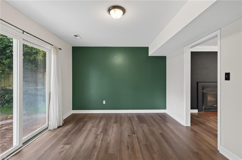 Photo 11 of 32 residential for sale in Hampton virginia
