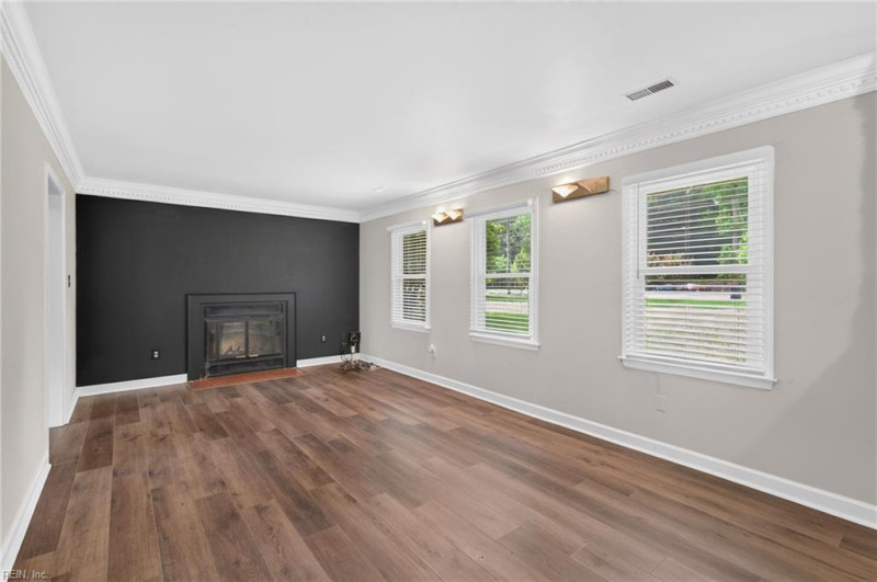 Photo 6 of 32 residential for sale in Hampton virginia