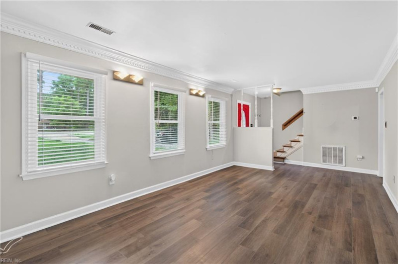 Photo 7 of 32 residential for sale in Hampton virginia