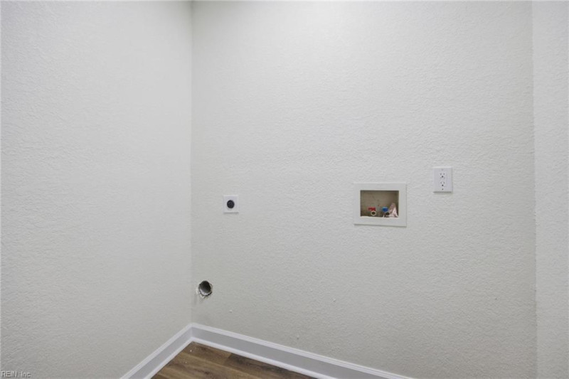 Photo 10 of 25 residential for sale in Chesapeake virginia