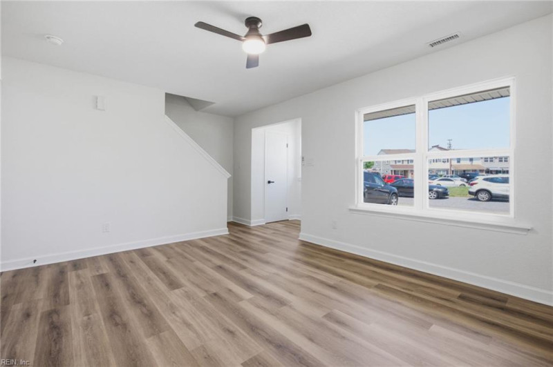 Photo 13 of 25 residential for sale in Chesapeake virginia