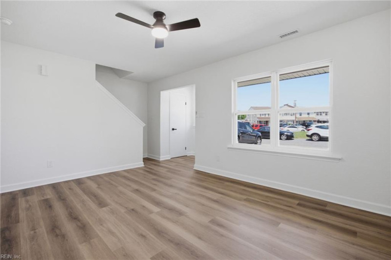 Photo 14 of 25 residential for sale in Chesapeake virginia