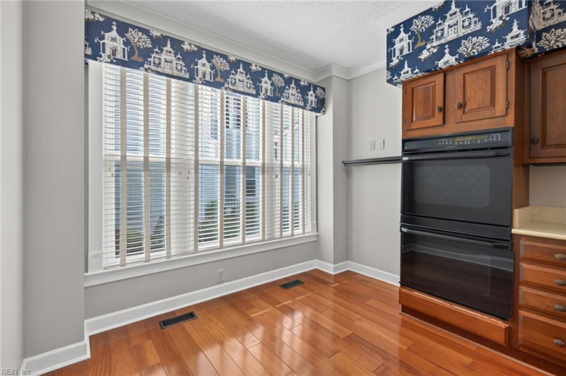 Photo 10 of 38 residential for sale in Virginia Beach virginia