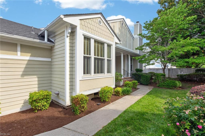 Photo 2 of 38 residential for sale in Virginia Beach virginia