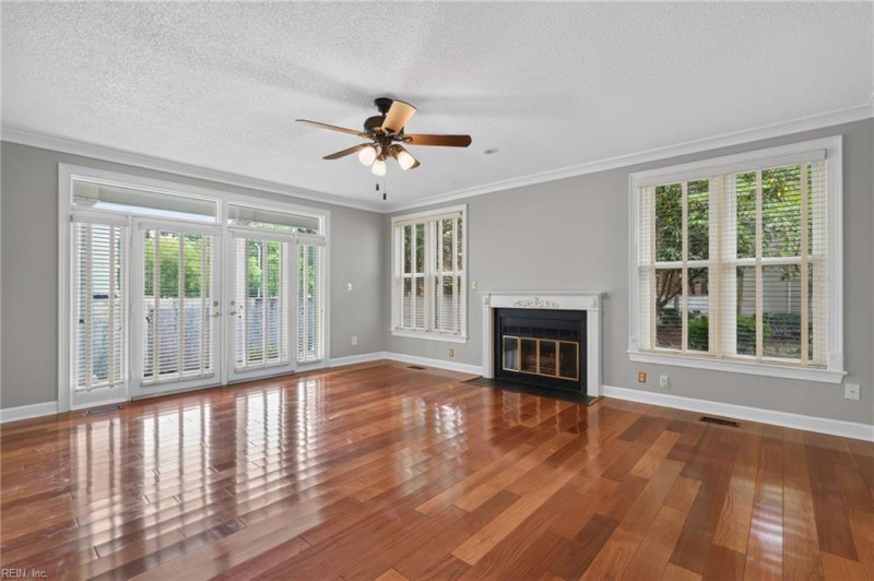 Photo 3 of 38 residential for sale in Virginia Beach virginia
