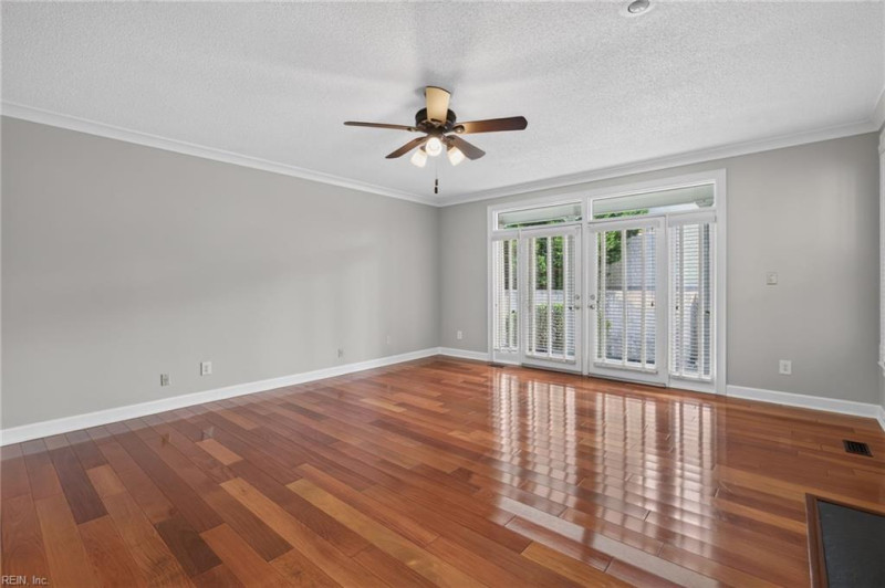 Photo 5 of 38 residential for sale in Virginia Beach virginia
