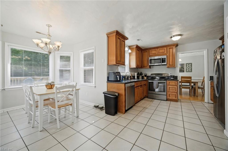 Photo 17 of 50 residential for sale in Chesapeake virginia