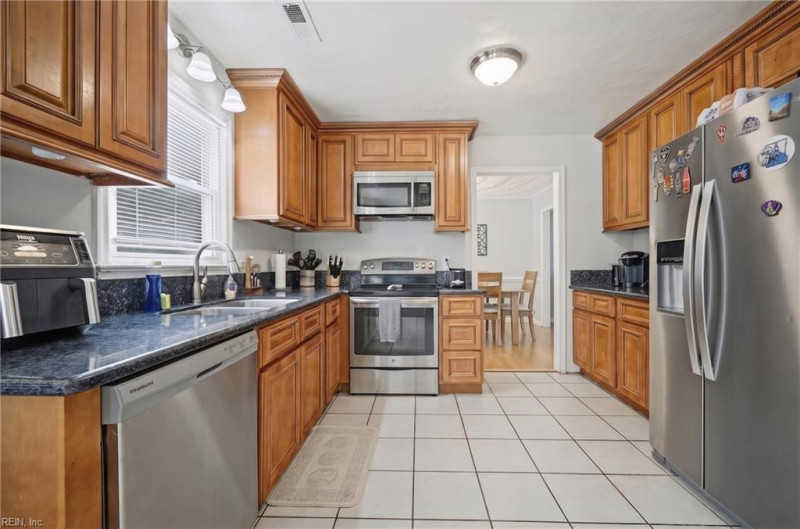Photo 18 of 50 residential for sale in Chesapeake virginia