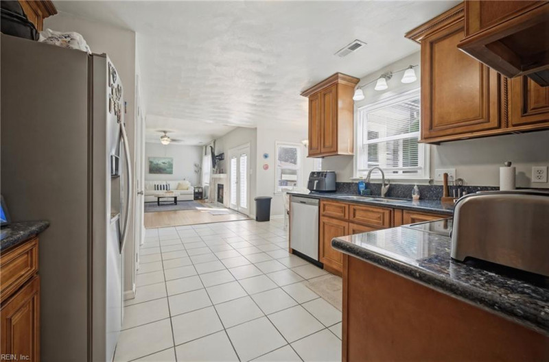 Photo 19 of 50 residential for sale in Chesapeake virginia