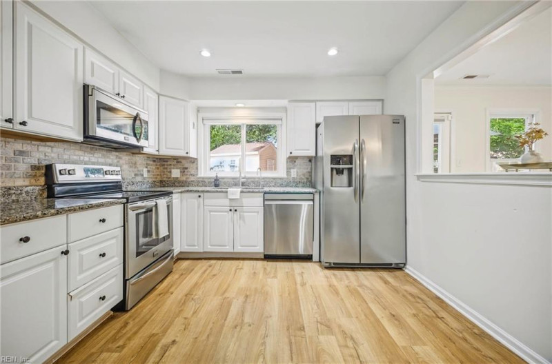 Photo 15 of 45 residential for sale in Chesapeake virginia