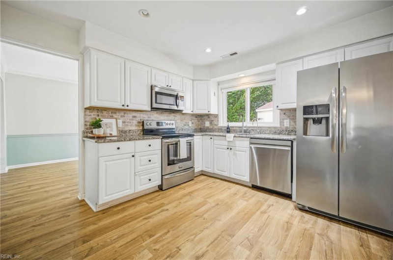 Photo 16 of 45 residential for sale in Chesapeake virginia