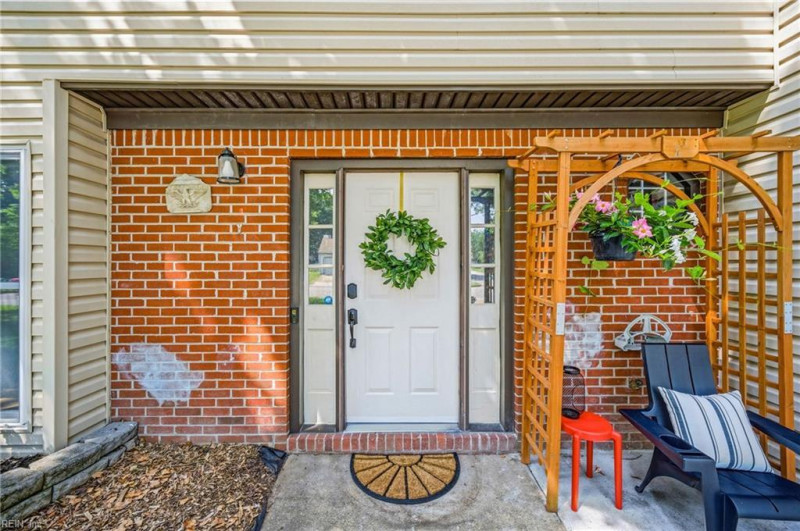 Photo 5 of 45 residential for sale in Chesapeake virginia