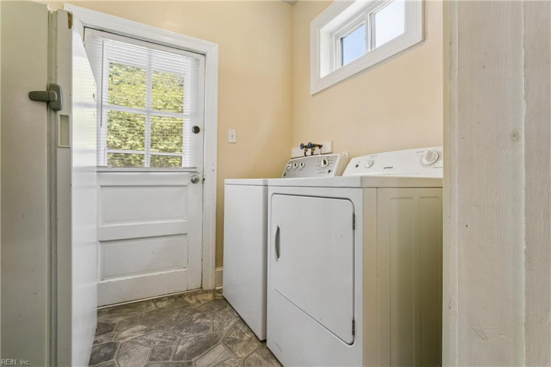 Photo 10 of 24 residential for sale in Gloucester County virginia